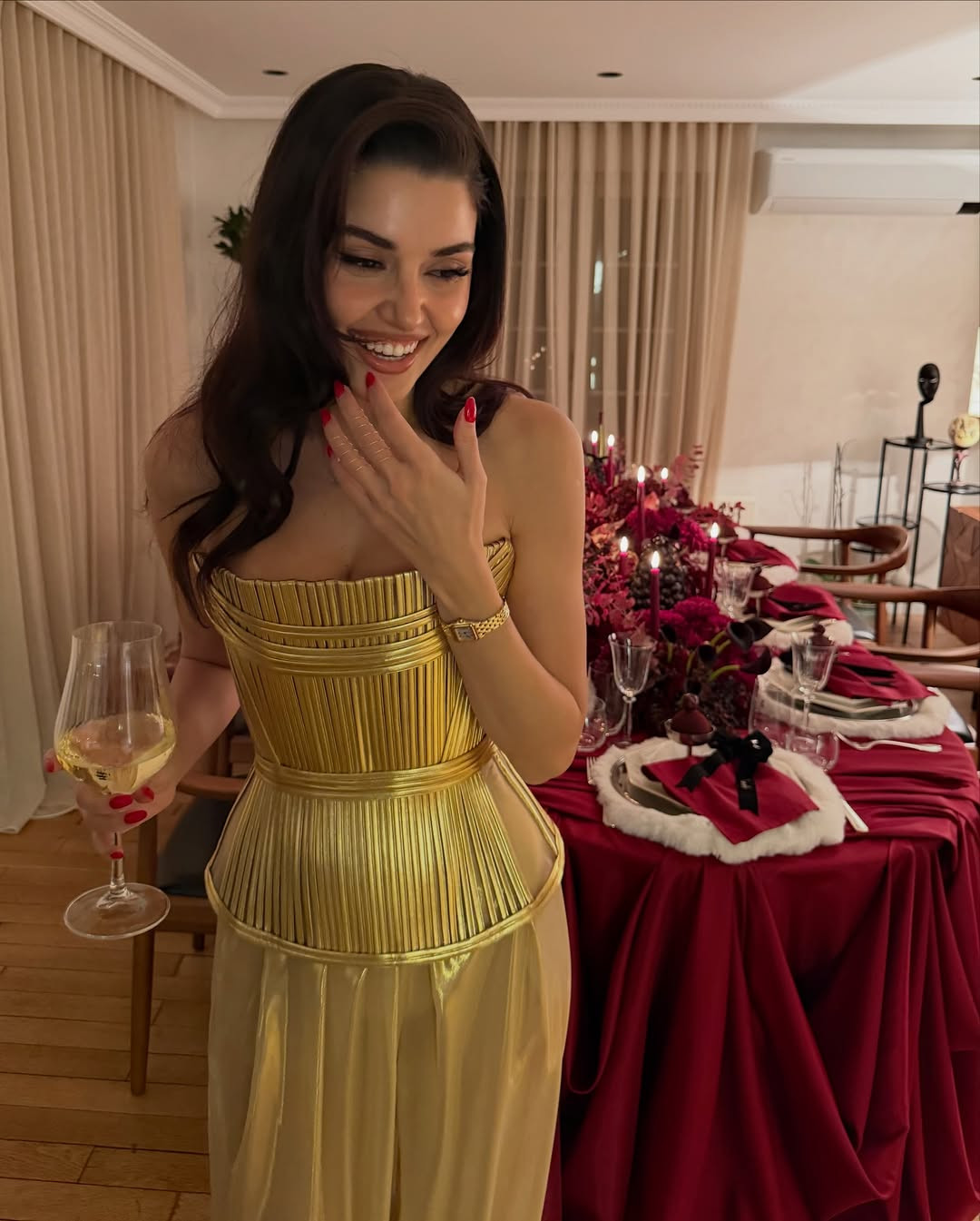 hande ercel unlu luks markasi cartierden kendine 1 milyon 600 bin tl odeyerek saat zA3fRMaB