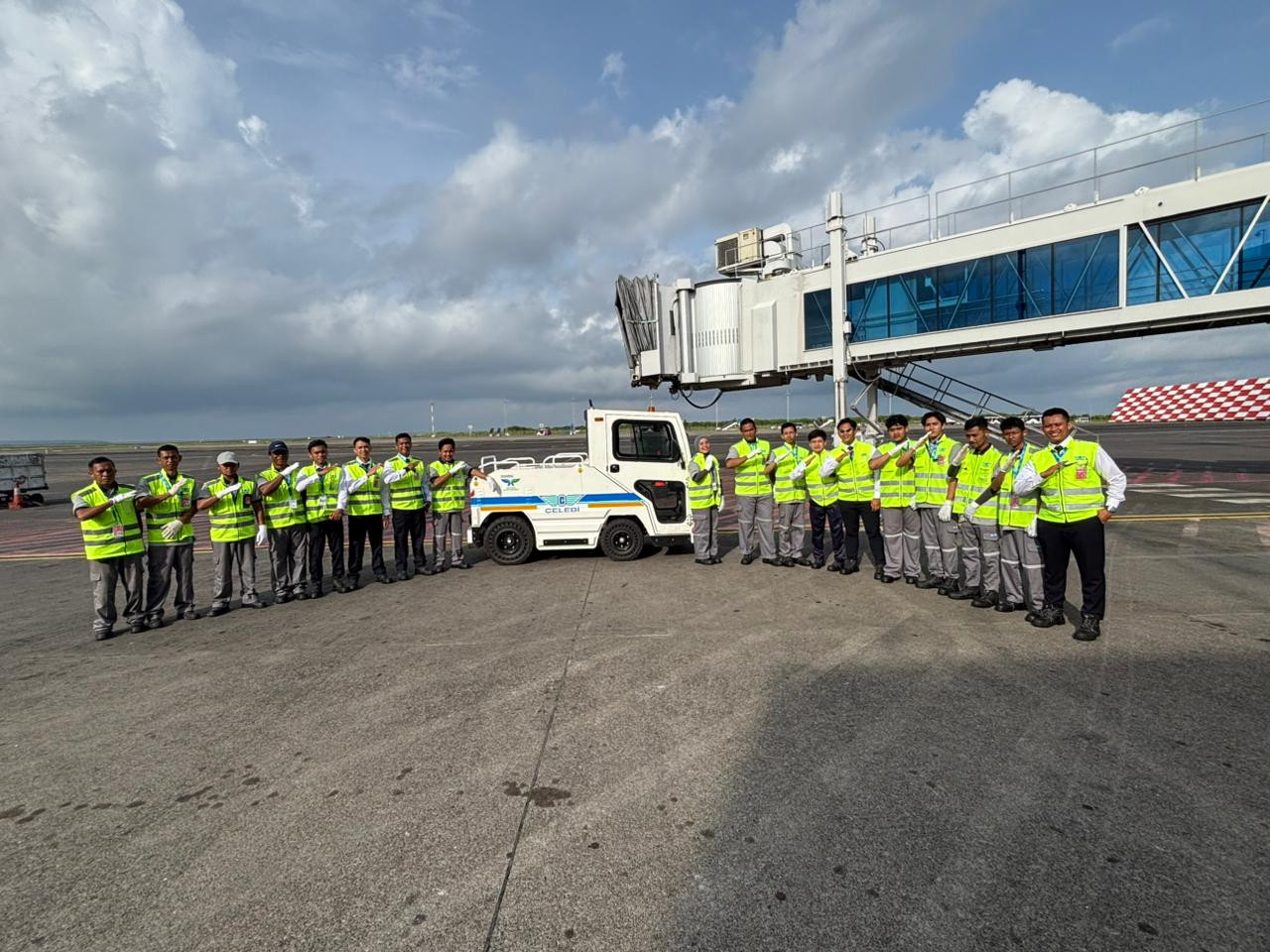 hindistandaki faaliyetleri elinden alinan celebi endonezyada iki havalimaninin operasyonlarini bunyesine katti 0