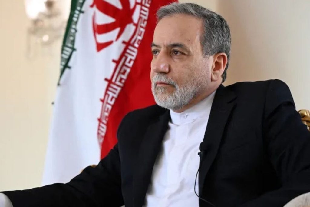 iran disisleri bakani erakci donald trumpi uyardi diplomasiye hazir olduklari mesajini verdi jtOsuwsq