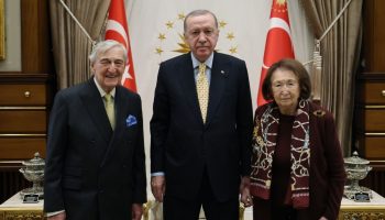 is insanlari rahmi koc ve ablasi semahat arsel cumhurbaskani erdogan ve esi emine erdogani SRUDkMmb