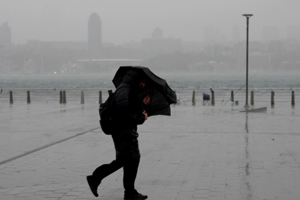 istanbul valiliginden aksam saatleri icin saganak ve firtina uyarisi YAx2X7mK