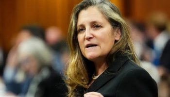 kanadanin eski basbakan yardimcisi chrystia freeland zelenskiye danismanlik yapmak icin milletvekilliginden istifa edecek 4tebCH2D