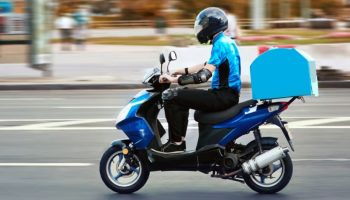 kara yolu tasimaciligina iliskin mesleki yeterlilik duzenlemesiyle kuryelerin surucu belgeleri iptalinde uygulanan yas siniri YvcC19eY