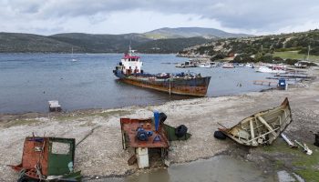 koyda kacak sokumu yapilan hurda gemiye 2 milyon 850 bin lira para cezasi 8eUmcAmH