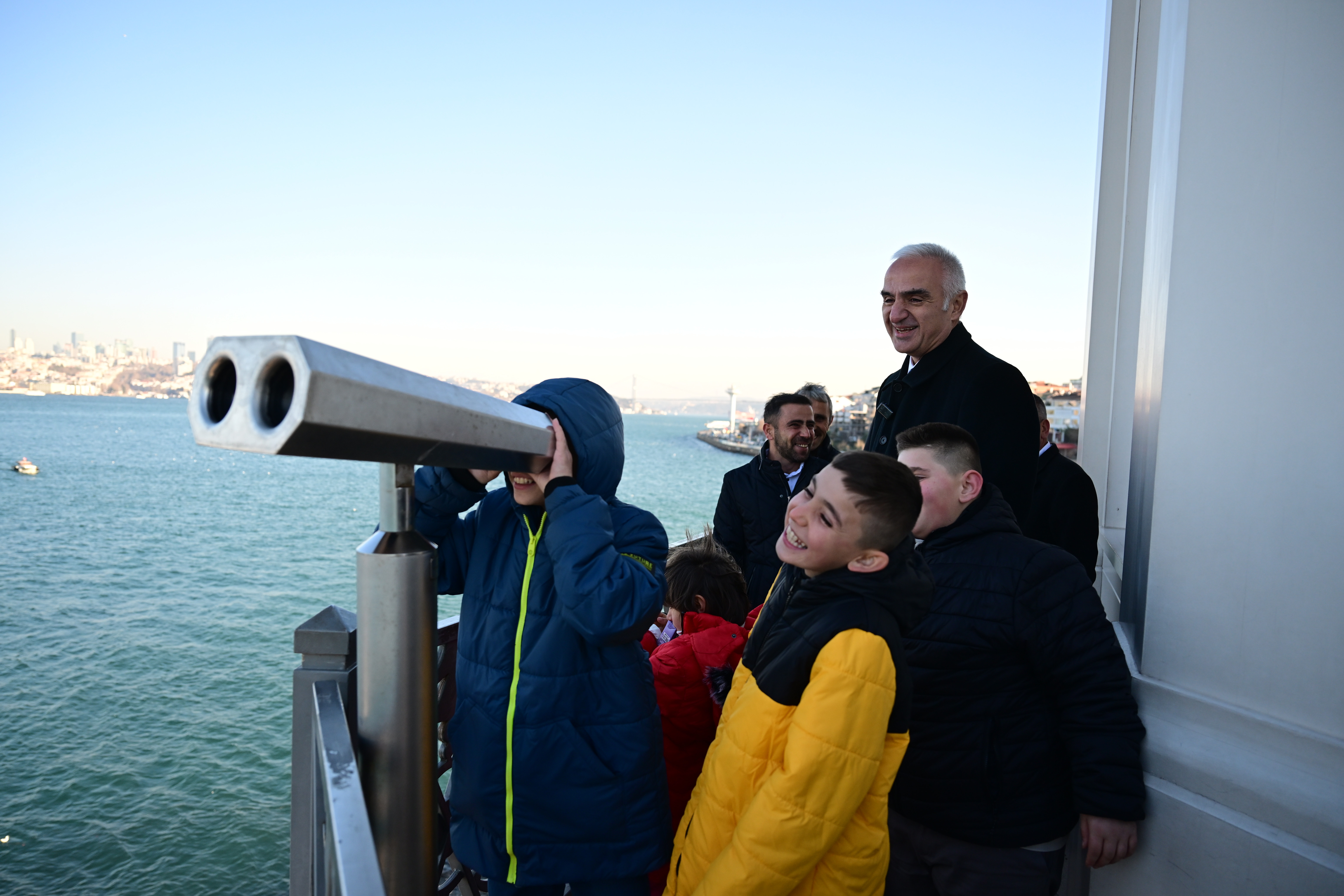 kultur ve turizm bakani ersoy kardan kizkulesi yapan cocuklari istanbulda agirladi 0 49p4PXSD