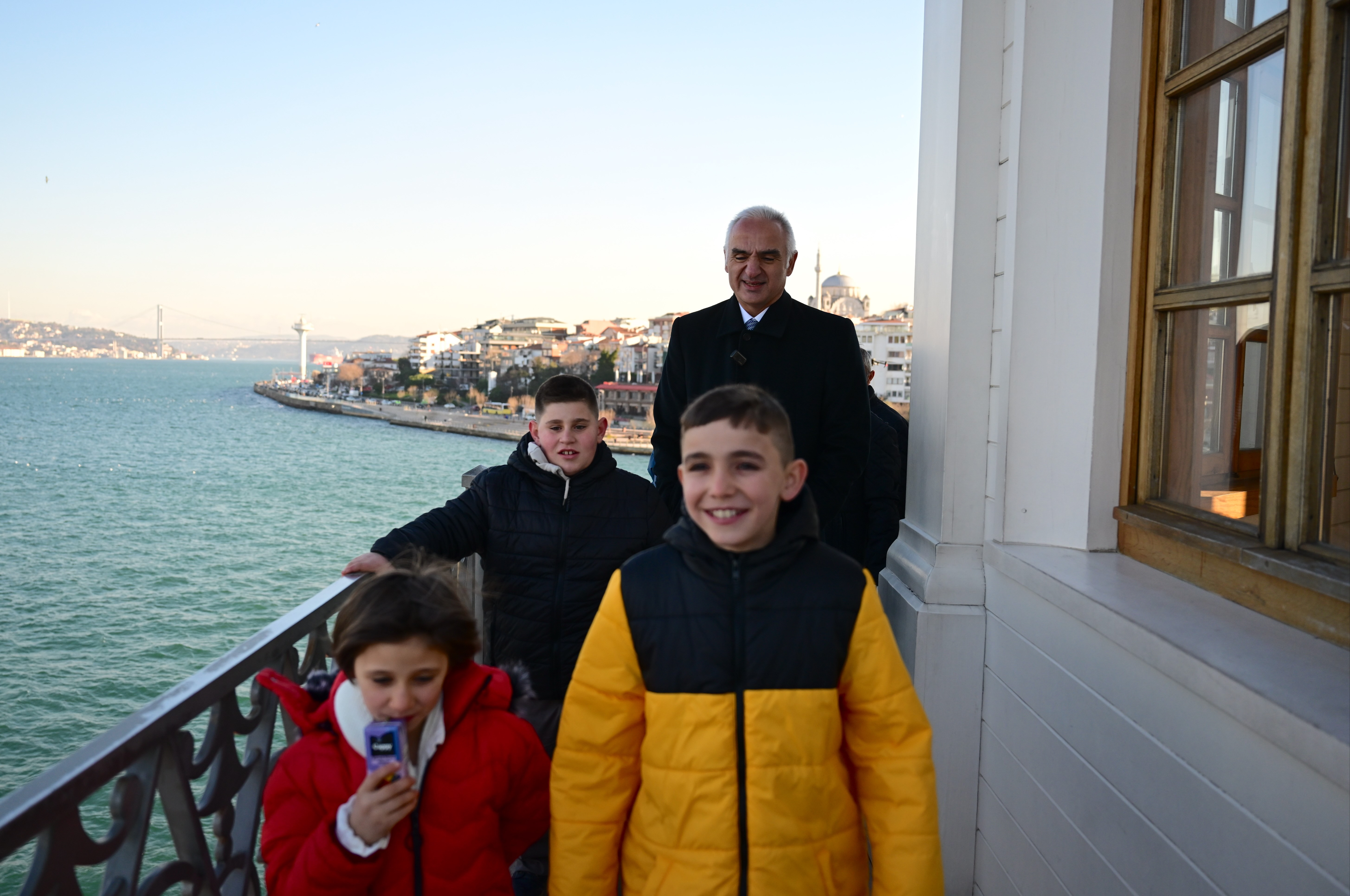 kultur ve turizm bakani ersoy kardan kizkulesi yapan cocuklari istanbulda agirladi 2