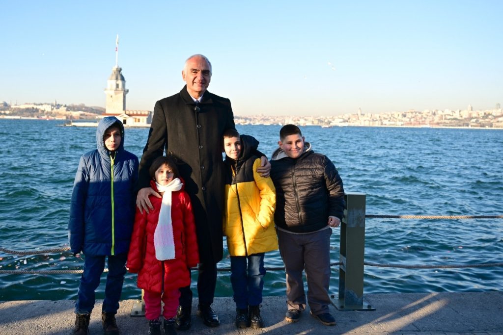 kultur ve turizm bakani ersoy kardan kizkulesi yapan cocuklari istanbulda agirladi 5LTjvdg5