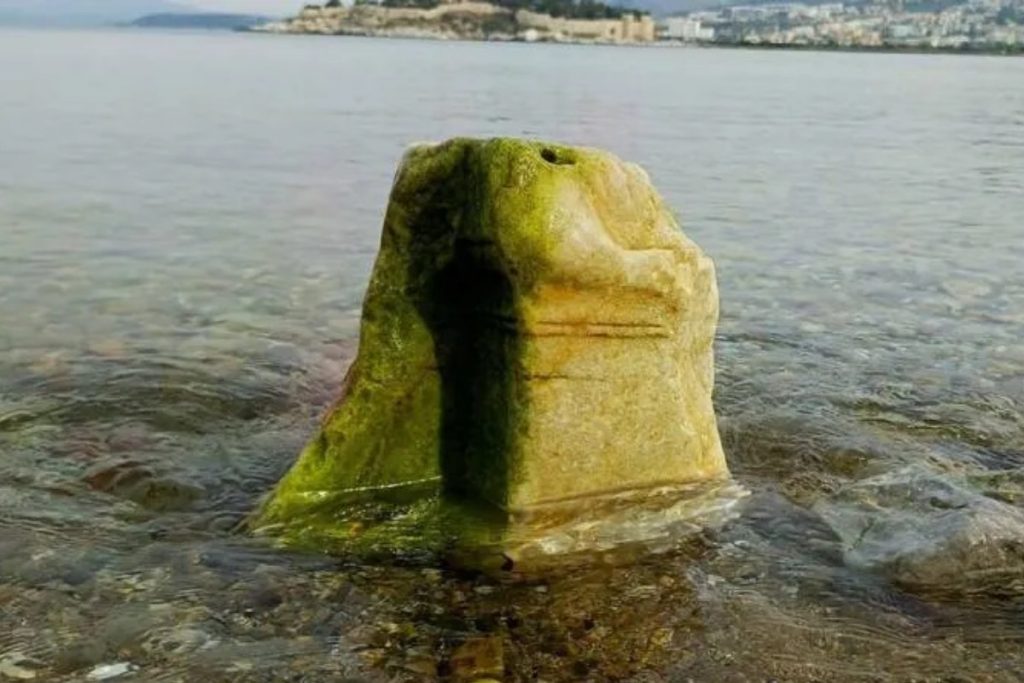 kusadasinda roma donemine ait mermer kaide bulundu S54JVHVZ