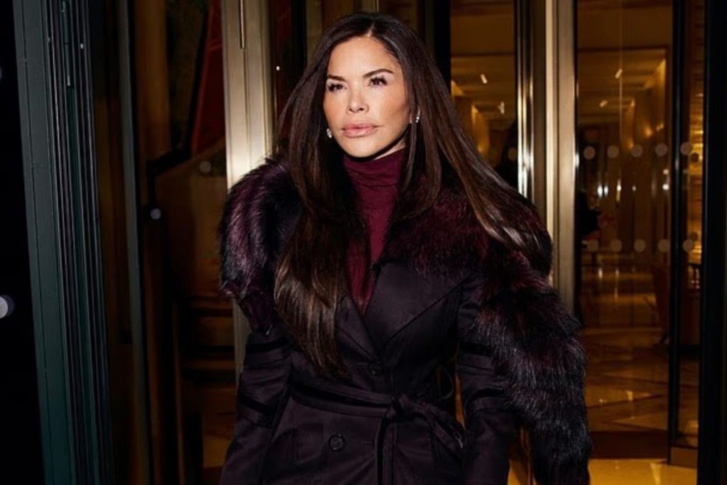 lauren sanchez milyarder kocasi jeff bezosu evde birakti gece gezmesine cikti VEvCNK61