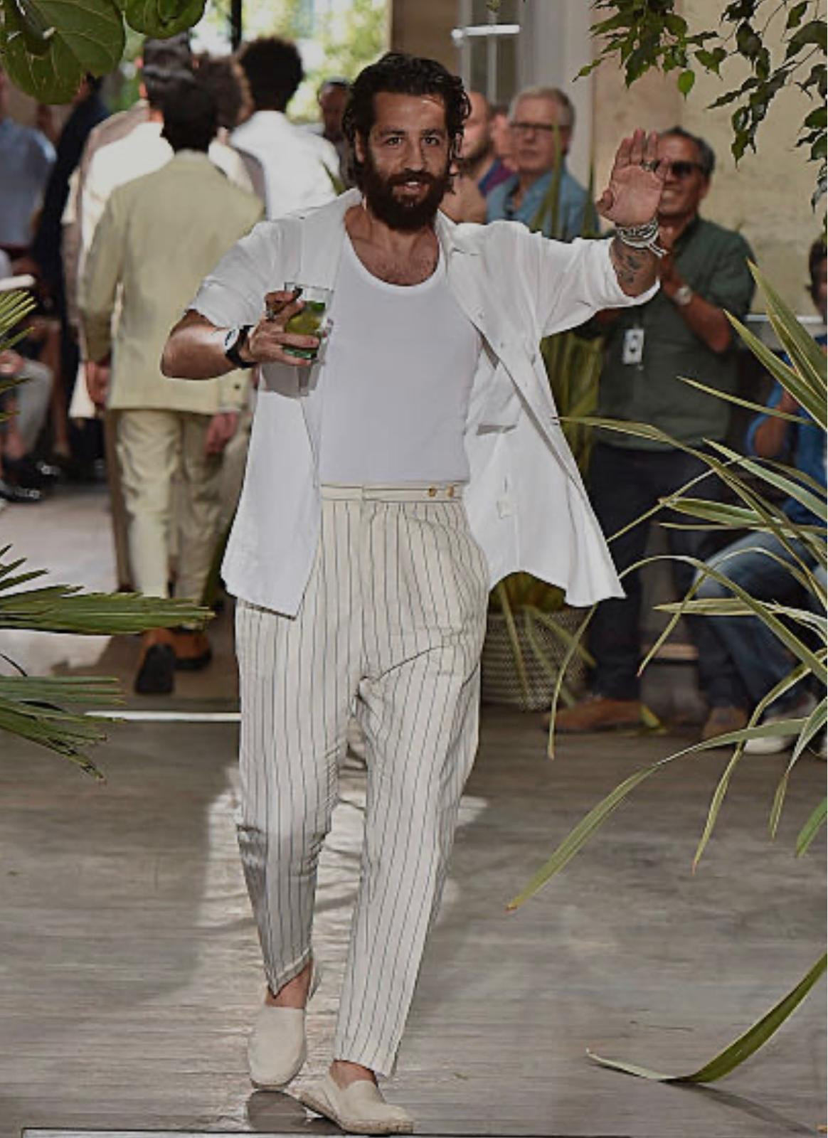 milanonun en cool turk tasarimcisi umit benandan 243 parca elbise 97 pijama alti alan OqTRG81H