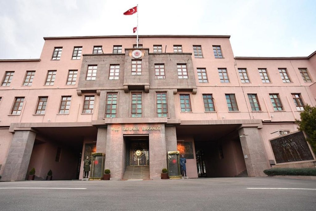 milli savunma bakanligi iran sinirindaki 380 kmlik beton duvarin bittigini acikladi 4jdH3Prx