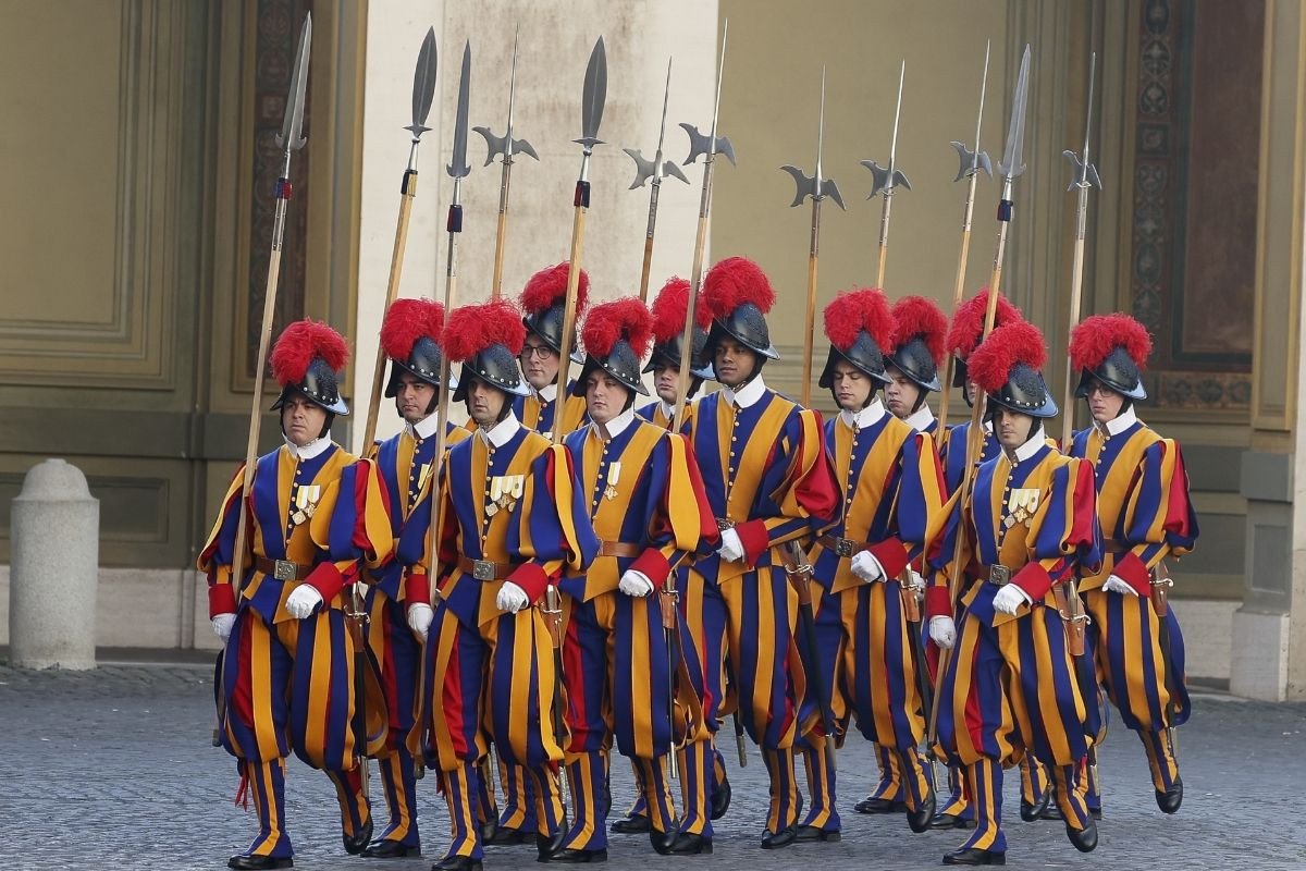 monako prensi 2inci albert papa 14uncu leo ile gorusmek uzere vatikanda 0 m5ZHeQ6V