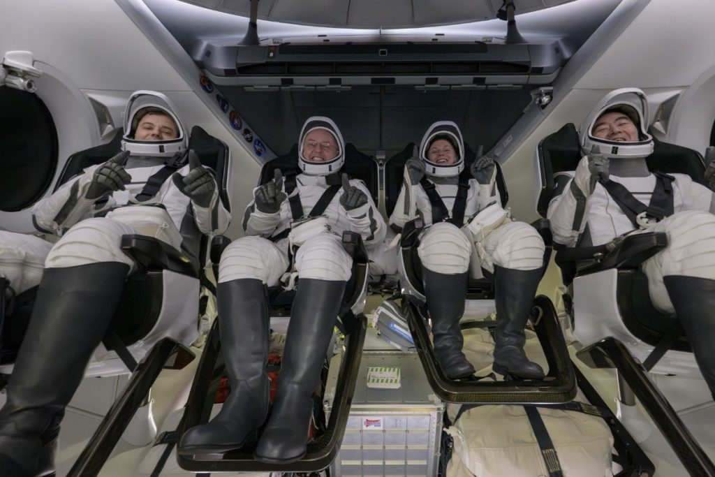 nasanin crew 11 misyonu ekibi 167 gunun ardindan dunyaya geri dondu Rip77X98