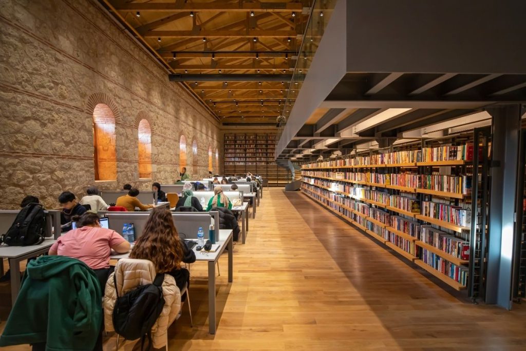 rami kutuphanesi uc yilda 77 milyonu askin ziyaretciyi agirladi Ud7NileX