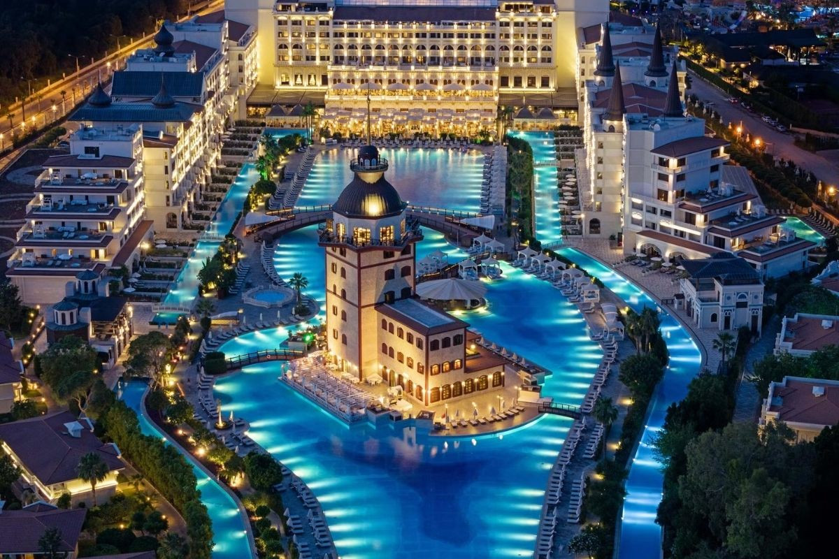 rus telman ismailovdan rusyanin en buyuk tur operatorlerinden turk pegasa uzanan 7 yildizli mardan BZEZDY24