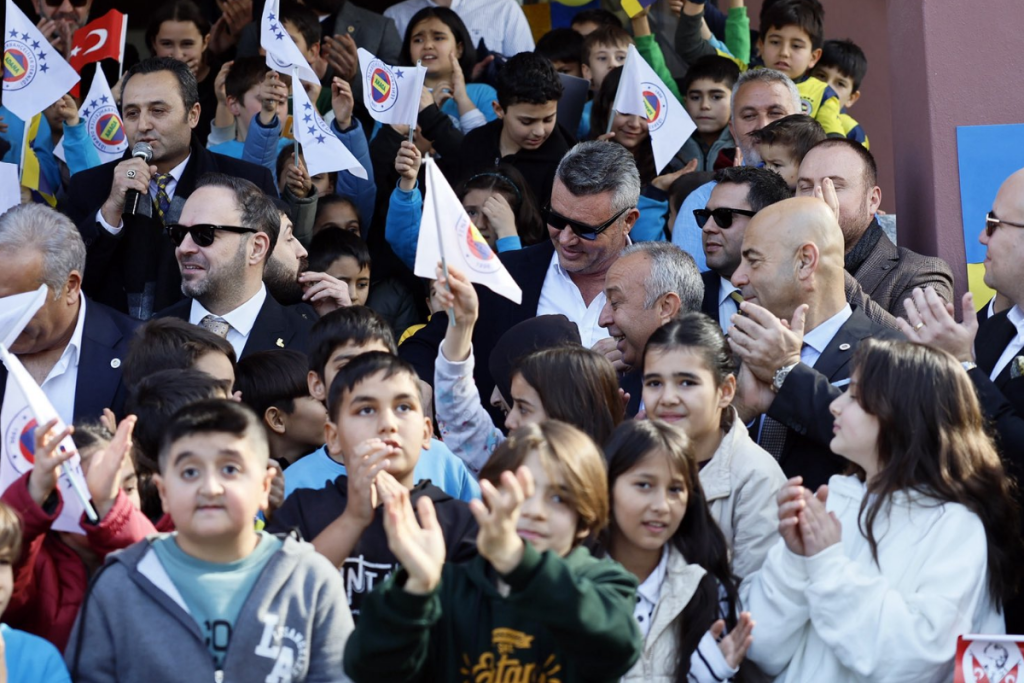 sadettin saran adanada okul ziyaret etti butun cocuklari fenerbahceli yapacagiz dedi nhlvmt4S