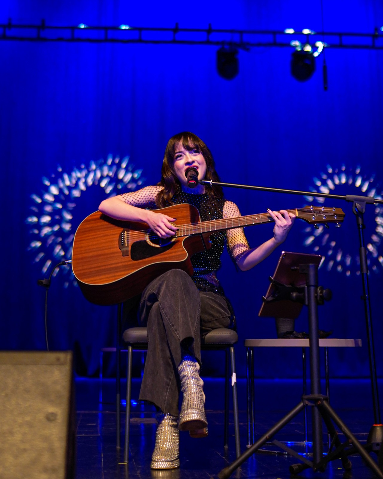 Şarkıcı Melis Fis 1 yıl içerisinde yaklaşık 30 bin kilometre yol kat ederek 81 ilin tümünde konser verdi 1 sarkici melis fis 1 yil icerisinde yaklasik 30 bin kilometre yol kat ederek 81 UXegXDHv