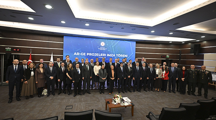 savunma sanayisinde yapay zekadan kuantuma 44 milyon dolarlik 14 yeni arge projesine imza atildi