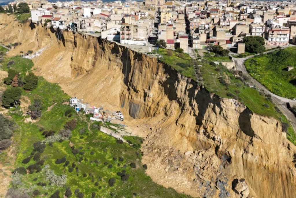 sicilyada asiri hava olaylari felakete yol acti CKCM5E3y