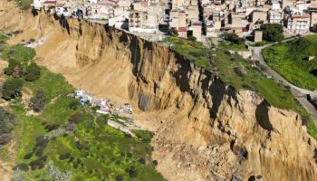 sicilyada asiri hava olaylari felakete yol acti CKCM5E3y