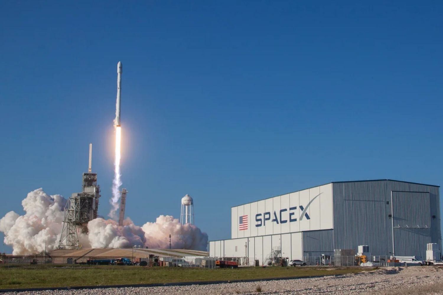 spacex onayi aldi starlink uydu sayisi 15 bine cikiyor 0