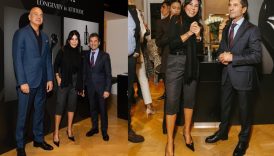 suzan sabancinin sahibi oldugu kozmetik markasi suzix ile cem hakkonun sahibi oldugu vakko isbirliginde KJ9Zi5E1