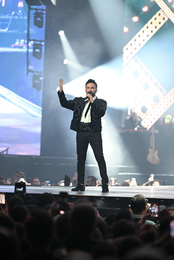 tarkan yaklasik 7 yil aradan sonra istanbulda yeniden sahneye cikti 1 S36HSYGG