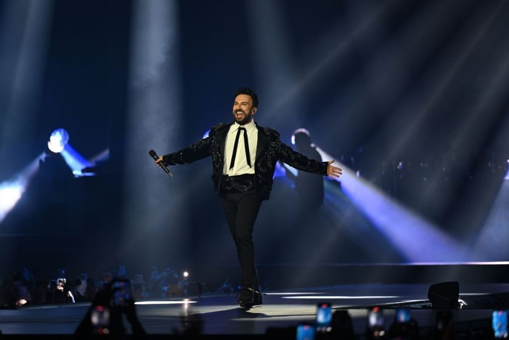tarkan yaklasik 7 yil aradan sonra istanbulda yeniden sahneye cikti lgAg4ma5