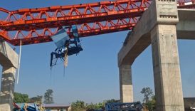 taylandda insaat vincinin bazi parcalarinin yola devrilmesi sonucu 2 kisi oldu 5 kisi yaralandi n3GSHLln