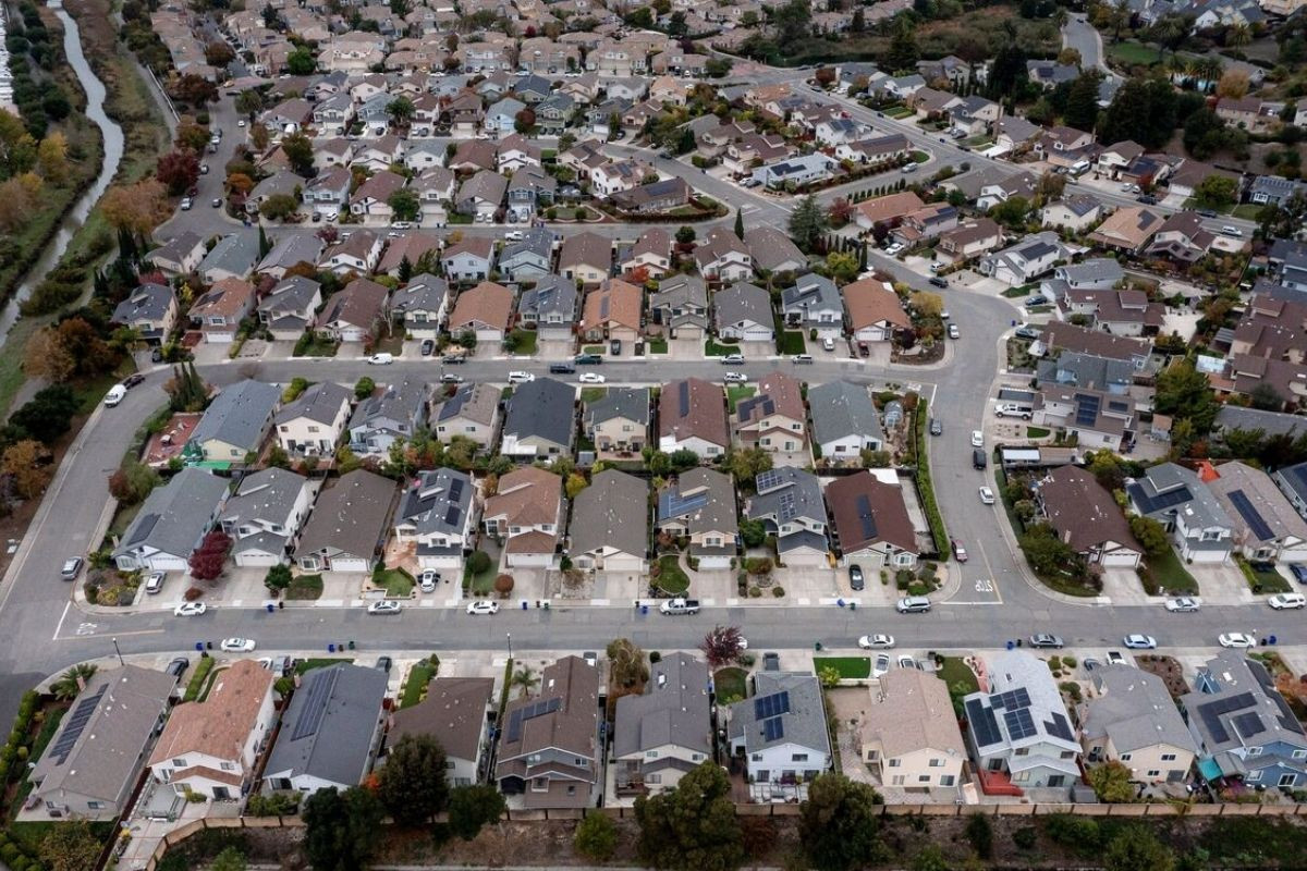 Trump, büyük kurumsal yatırımcıların müstakil konut satın almasını yasaklayacağını belirtti 1 trump buyuk kurumsal yatirimcilarin mustakil konut satin almasini yasaklayacagini belirtti 0 2M6tZEv6