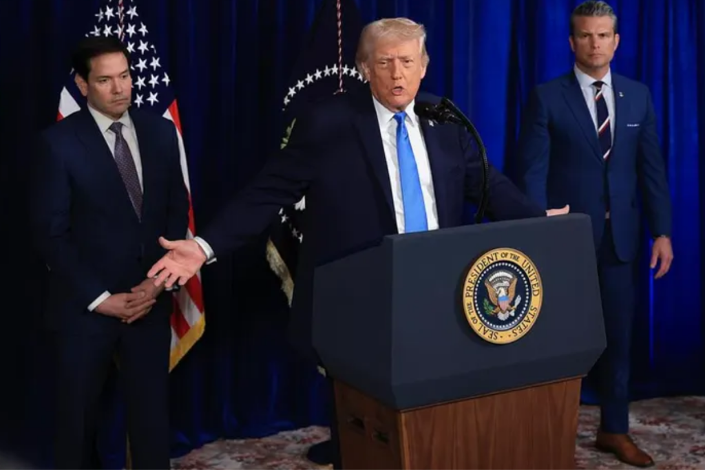 trump venezuelanin gecici yonetiminin abdye 30 ila 50 milyon varil petrol teslim edecegini acikladi 575ynFJA