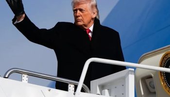 trumpin ucagi elektrik arizasi nedeniyle havalandiktan kisa sure sonra washingtona dondu ZZxUVmka