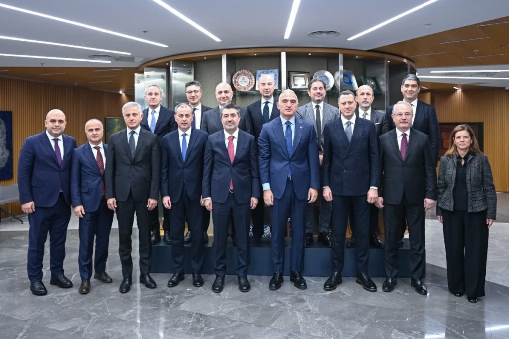 turizmde yeni sezonuna hazirlik icin bankalar birligi ile toplanti WfRxqfUS