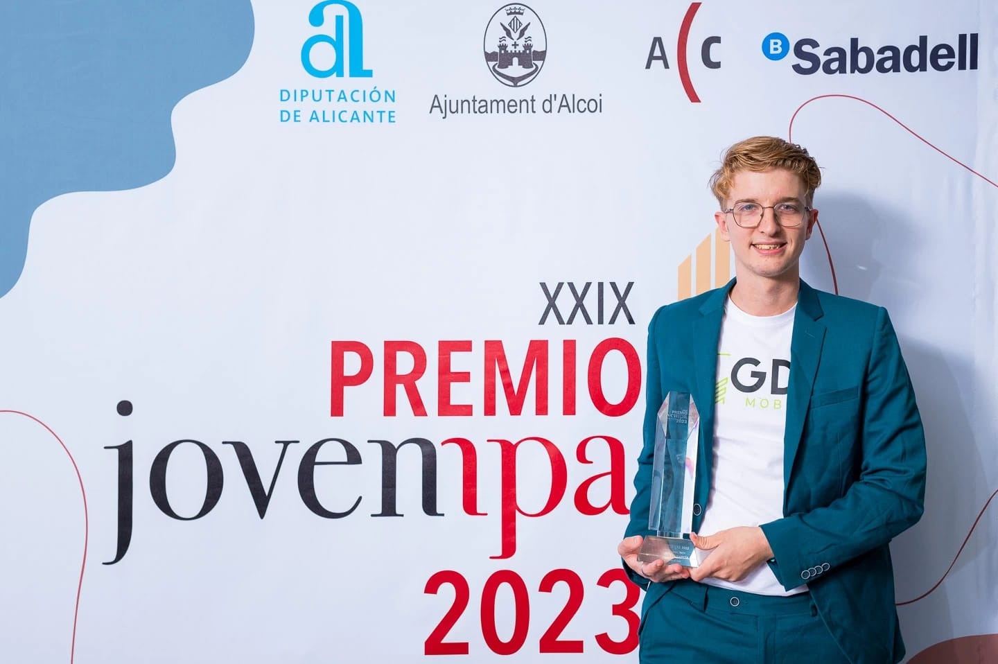 turk otomotivciler ispanyanin en genc ceosunun dongusel batarya fabrikasini gezdi 1 EmNm1Tl7