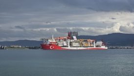 turkiyenin yeni ultra derin deniz sondaj gemisi yildirim canakkale bogazindan gecti qtT5WTuS