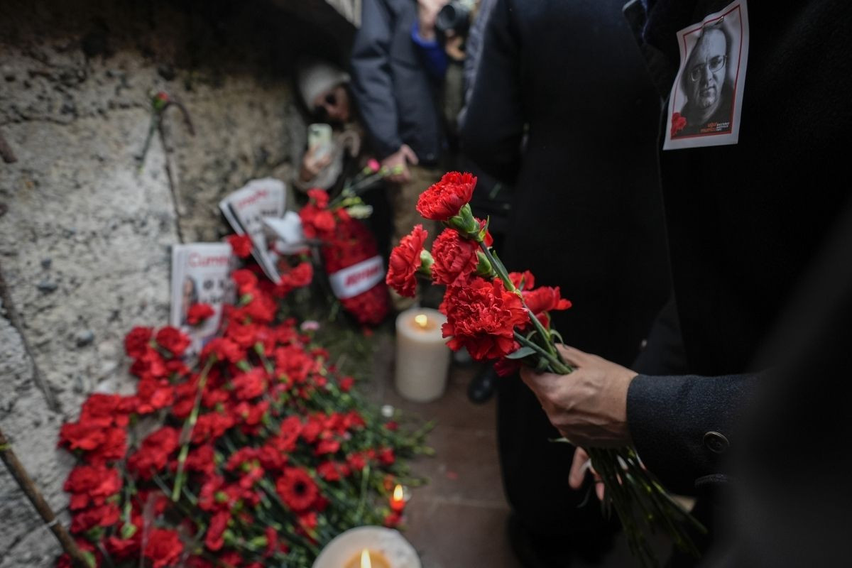 ugur mumcu katledilisinin 33uncu yilinda anildi 2 AO5eagdW