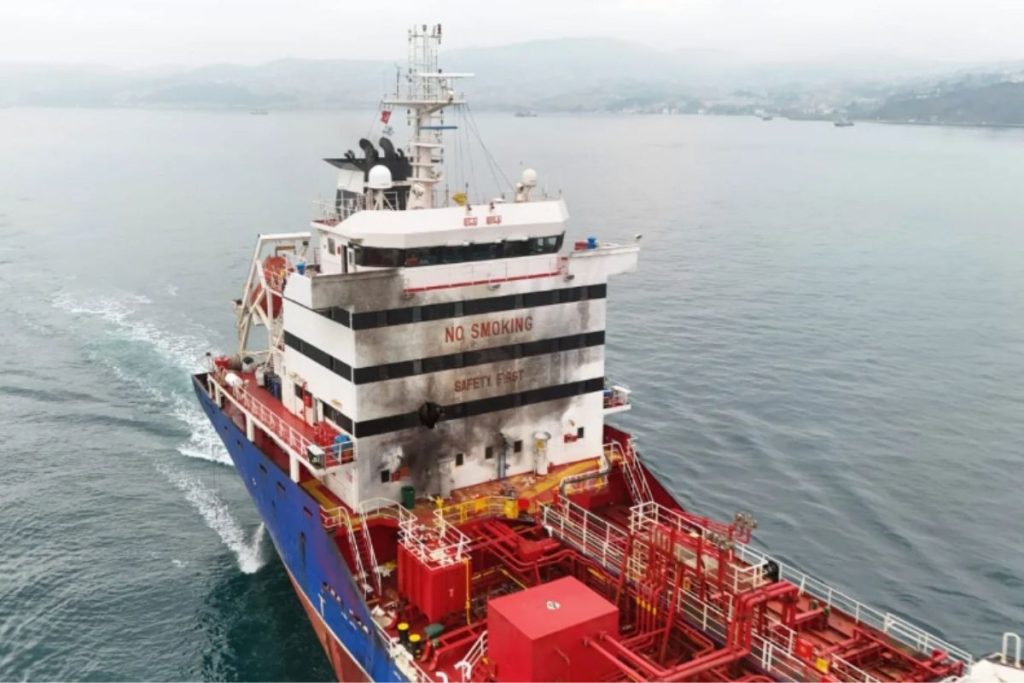 ukraynanin odessa aciklarinda vurulan tanker ata voyager istanbulda wi7rspl9