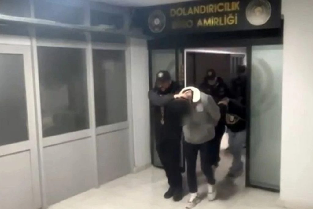 uzlastirmaci avukat roluyle dolandiran izmir merkezli cete cokertildi vGXA5IaC