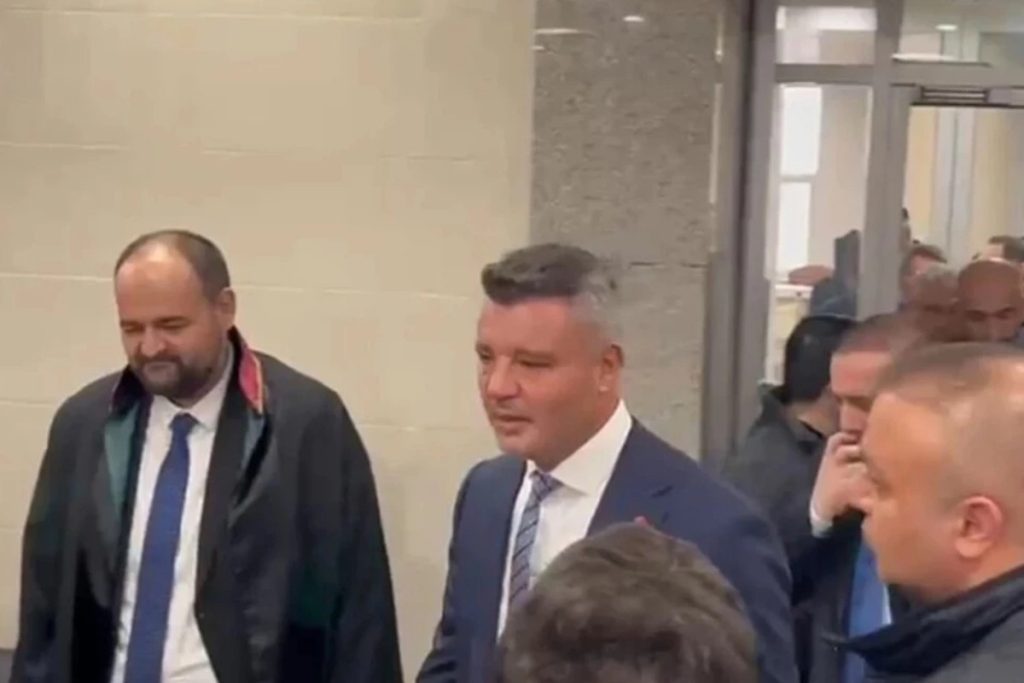 yasa disi bahis reklami davasinda sadettin saran hakim karsisina cikti YXLlt5vr