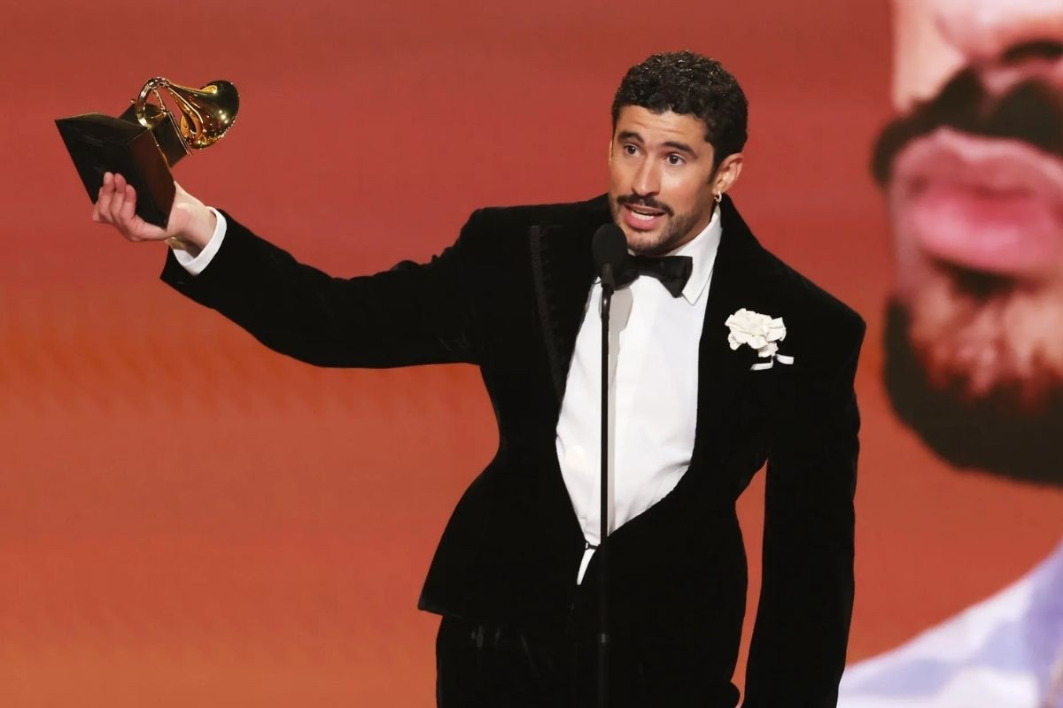 Ertuğrul Özkök, müzik dünyasının en prestijli ödüllerinden Grammy'nin tarihinde bir ilke imza atan Bad Bunny ve sahnedeki protestosunu yazdı 1 ertugrul ozkok muzik dunyasinin en prestijli odullerinden grammynin tarihinde bir ilke imza atan bad JHstEpwf