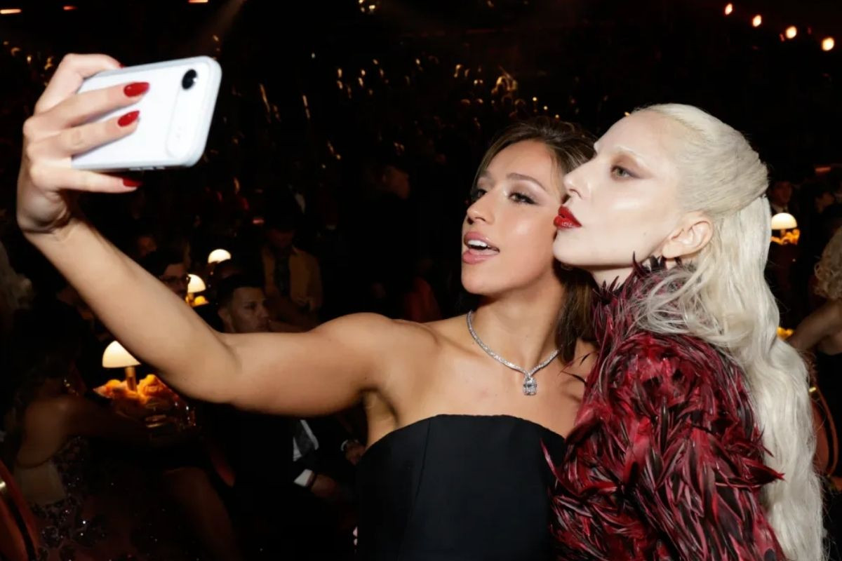 Ertuğrul Özkök, müzik dünyasının en prestijli ödüllerinden Grammy'nin tarihinde bir ilke imza atan Bad Bunny ve sahnedeki protestosunu yazdı 5 ertugrul ozkok muzik dunyasinin en prestijli odullerinden grammynin tarihinde bir ilke imza atan bad hKZ5NN9P