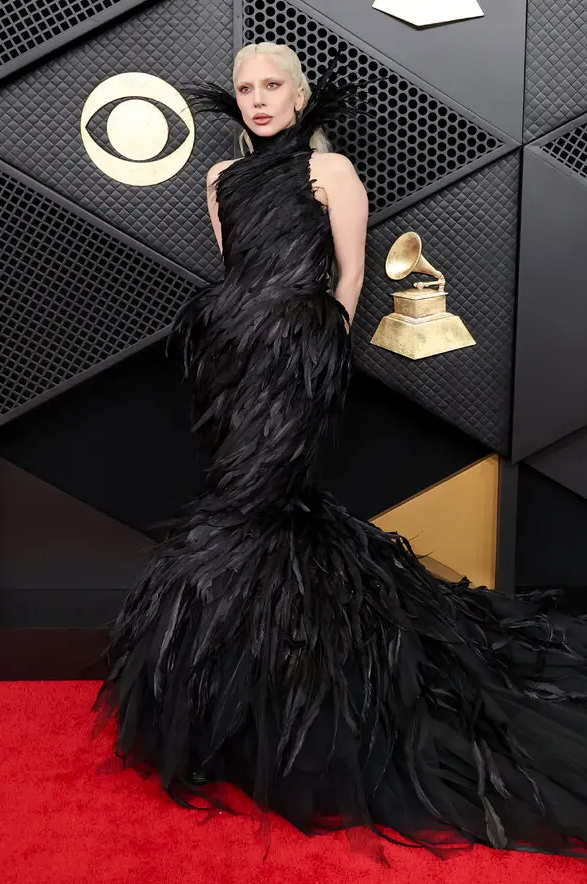 Ertuğrul Özkök, müzik dünyasının en prestijli ödüllerinden Grammy'nin tarihinde bir ilke imza atan Bad Bunny ve sahnedeki protestosunu yazdı 4 ertugrul ozkok muzik dunyasinin en prestijli odullerinden grammynin tarihinde bir ilke imza atan bad qg52Eg2d