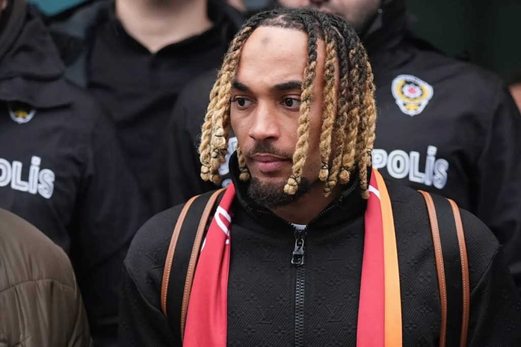 galatasaray iki sene once bayern munihe sattigi sacha boeyi imza icin istanbula getirdi B2hQ1Fb1