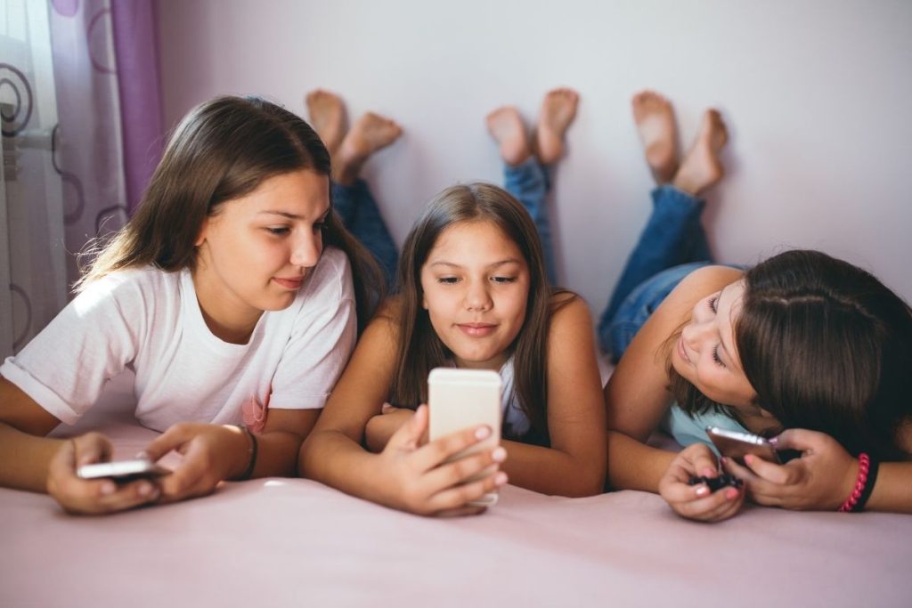 genclerin ruh sagligi alarm veriyor hukumetler sosyal medyada yas siniri ve denetimi sikilastiriyor lXUJZyDw