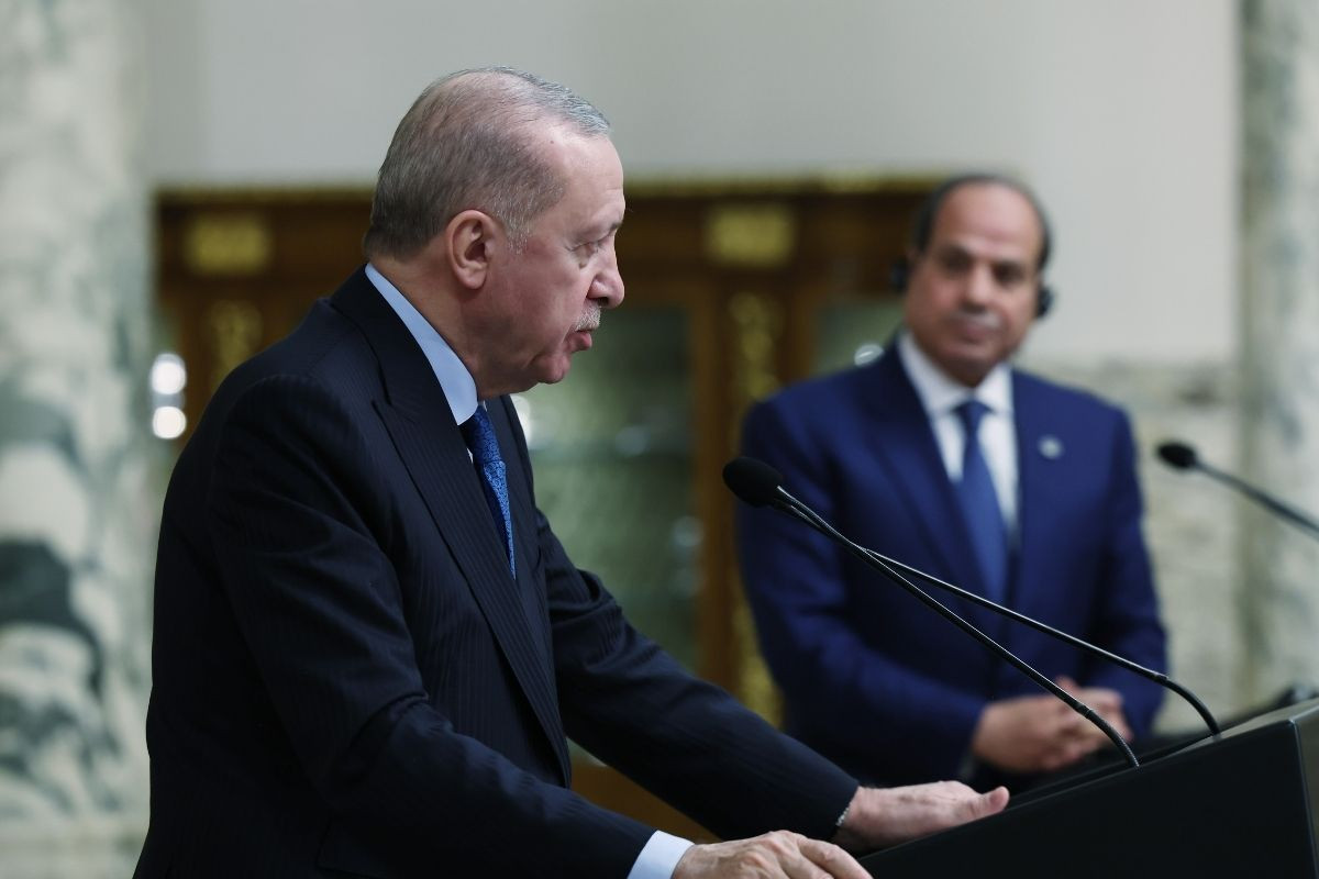 kahirede misir cumhurbaskani sisi ile gorusen erdogan ekonomi ve bolgeye iliskin onemli mesajlar verdi XK9VVNCR