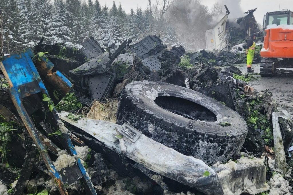 kanada kahraman turku konusuyor yanginda ciplak elle cami kirip yaraliyi sirtladi xIjYbQHc