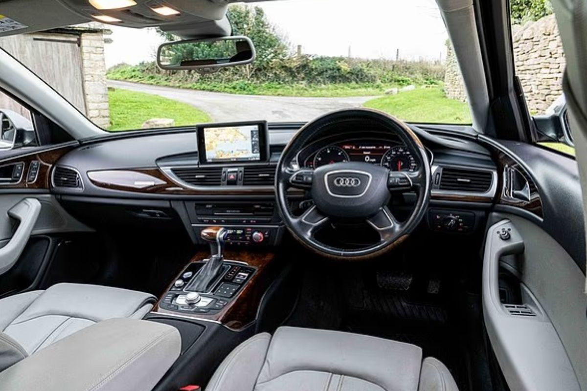 kral 3uncu charlesin kullandigi audi a6 allroad muzayedeye cikiyor 4 hnGnHS64