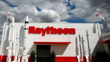 trump bastirdi pentagon raytheona yuklendi binlerce fuze icin dev anlasma imzalandi 6Xh3pxsM